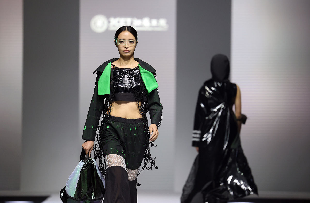 江苏2023年女生上中专学什么好？热门专业推荐及选择建议