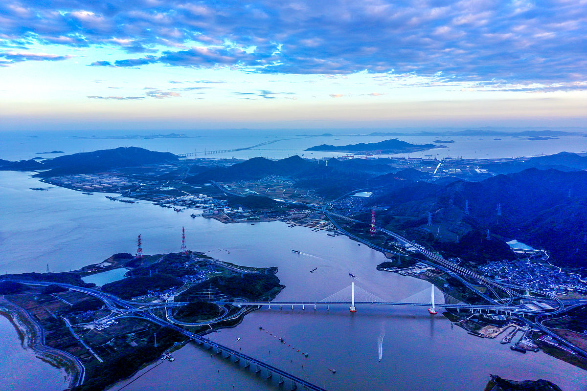 2021年11月28日,航拍浙江交通集团宁波舟山港主通道项目.