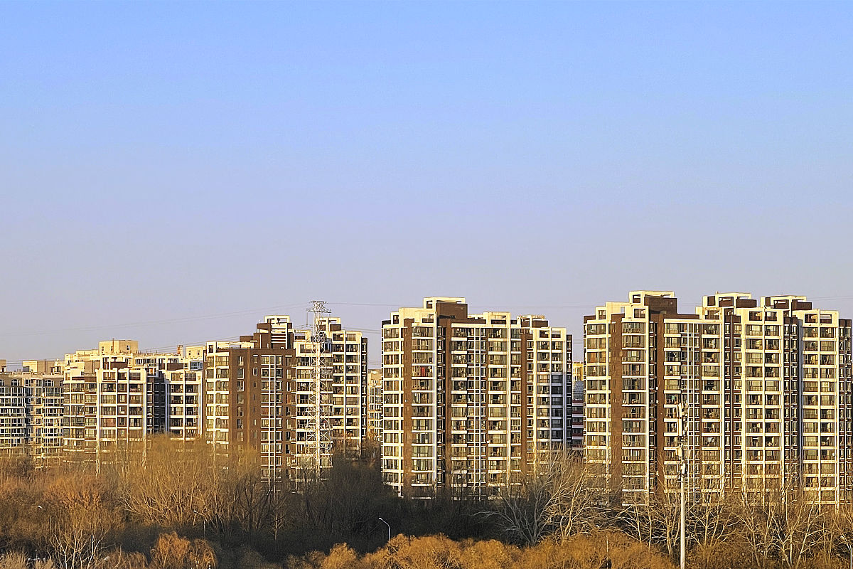 2022年1月1日,北京海淀,房地产楼盘万柳世纪城楼群.
