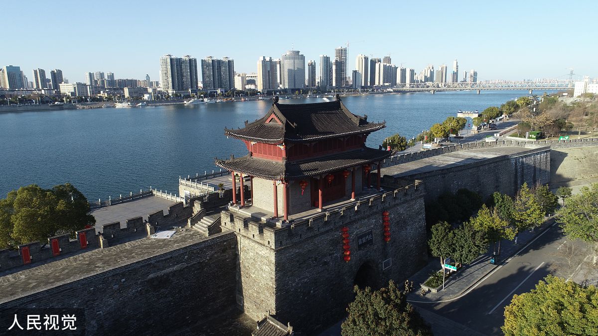 2020年2月16日,无人机拍摄的湖北襄阳市襄阳临汉门,这处襄阳地标性街