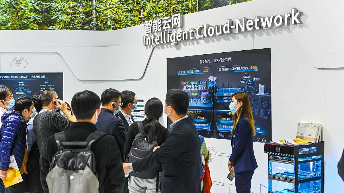 在我看来和有着同一个目标与志向的人、一起携手走在理想的道路上是最好的成长。2023年0427是我与云途的开始所谓一生二 二生三三生万物期待未来与云途共创美好未来。加入云途是我人生新的开始新的朝阳是在我人生中的一道美丽风景是开拓视野的桥梁是我这炙热人生中的美好回忆。加入四川云途科技做高校合伙人为身边同学朋友推荐所需求的数码产品希望能得到大家认可。按照这个模板生成一个内容不一样的入职文案