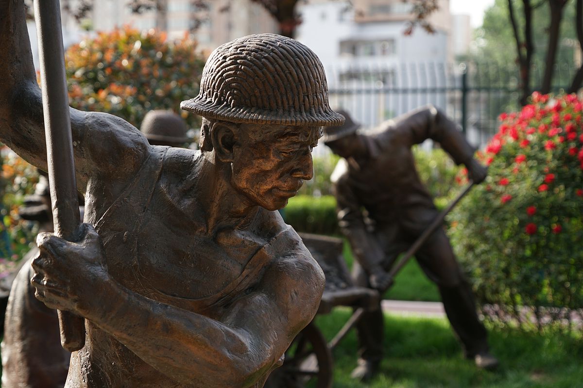 陕西2023年铁路学校适合女生学吗？女生学铁路专业优势分析