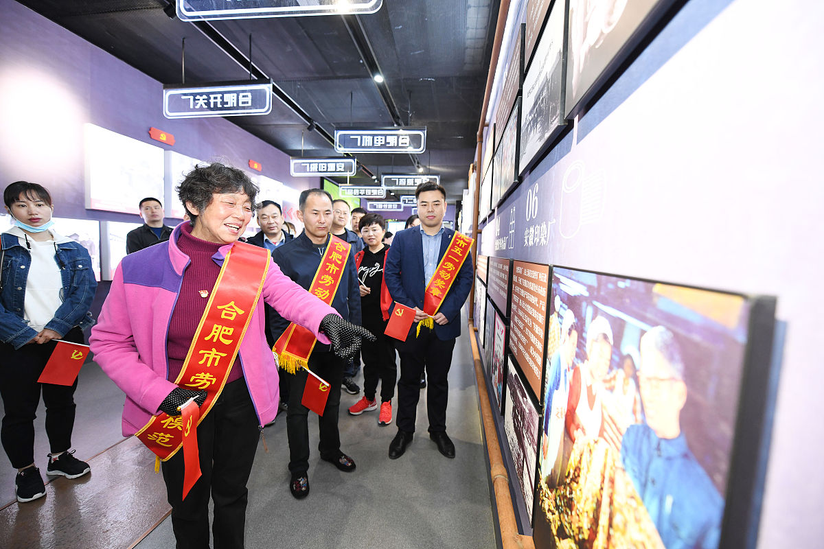 以弘扬劳模精神传承劳模精神为主题的3000字论文