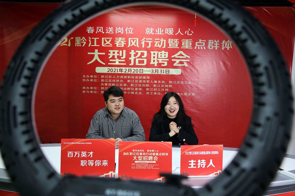 我是一名直播运营从事电商行业3年结合实际写一篇800字左右如何做一个担当民族复兴大任的时代新人的文章