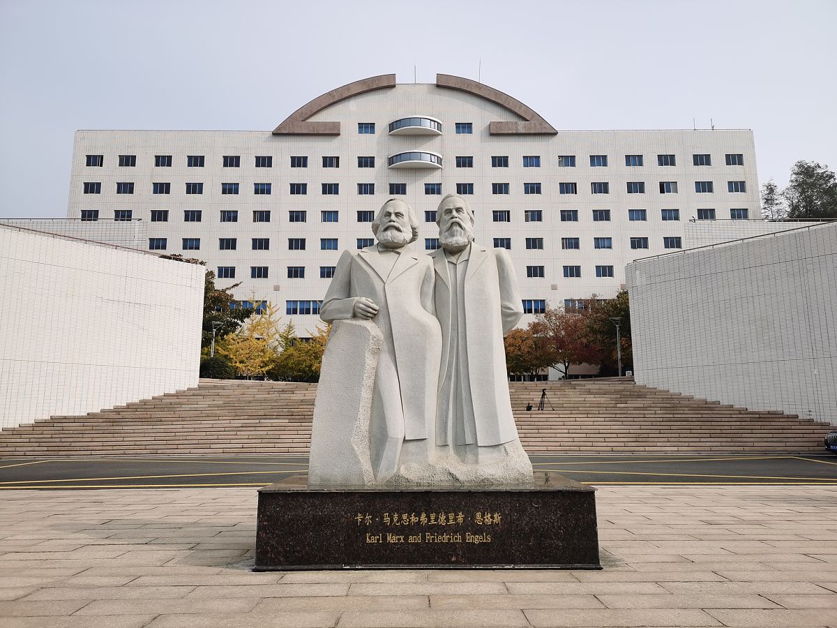 马克思恩格斯关于科技发展模式及动力的核心思想