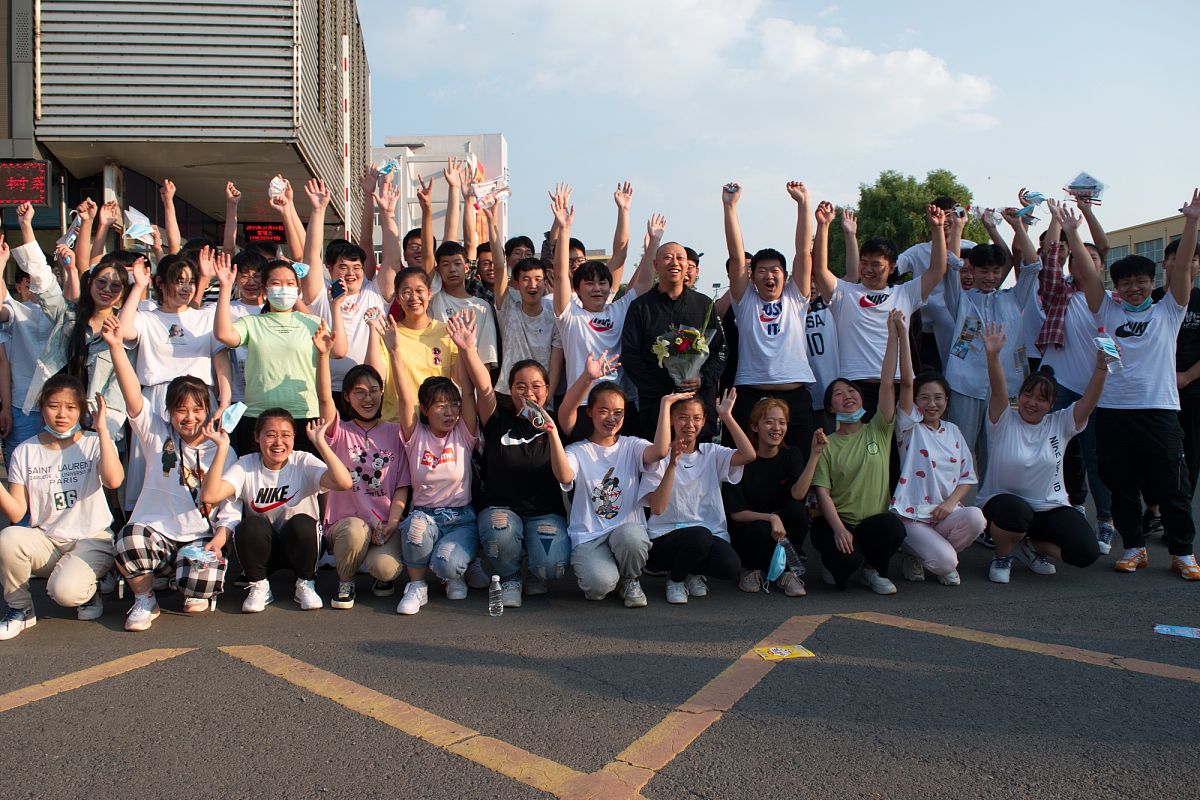 以云南农业大学秘书学大一担任班级组织委员大二担任班长在校获得过互联网＋大赛二等奖具有很强抗压实践能力善于学习勇于创新拟一个毕业求职自荐书