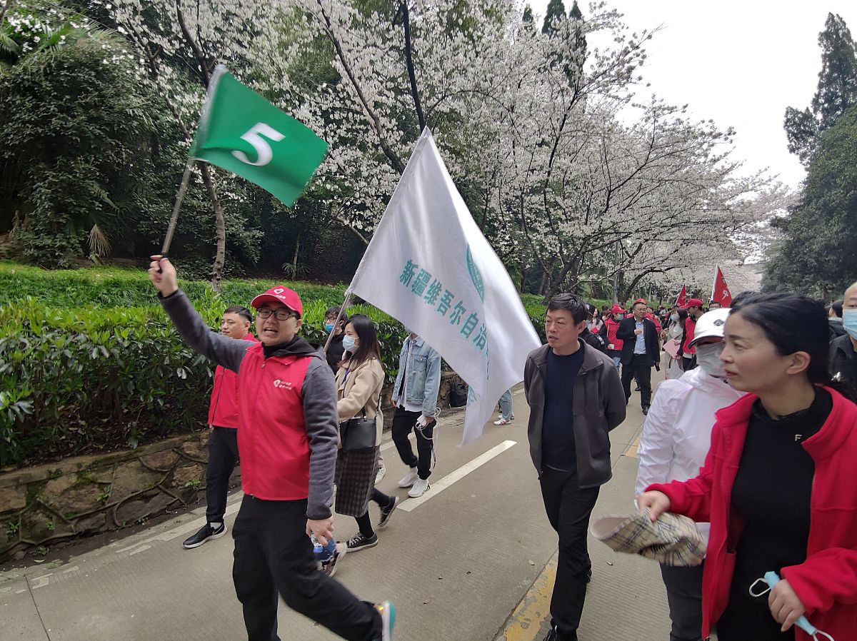 女外国语学院大三学生志愿服务经历丰富有一定的志愿服务经验乐于奉献热情大方写一篇马拉松志愿者申报表自我介绍600字