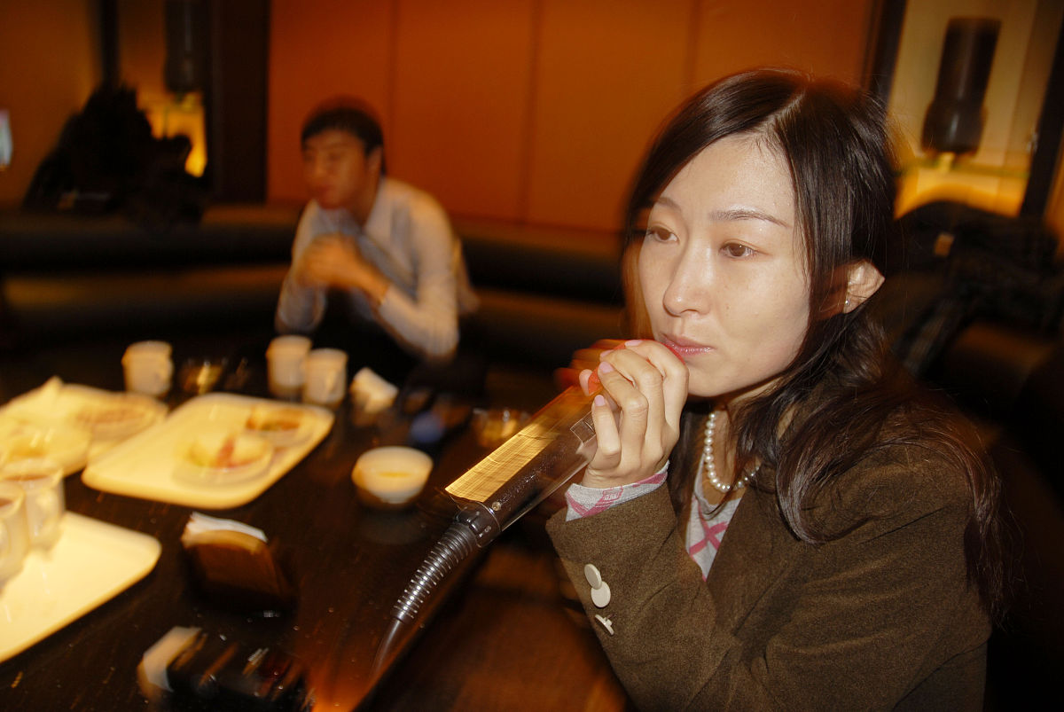 制作KTV抖音视频内容文案需要重点突然环境和美食