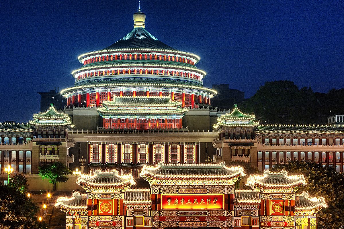 2008年7月20日,重庆渝中区,夕阳西下的时候,人民大礼堂灯光璀璨.