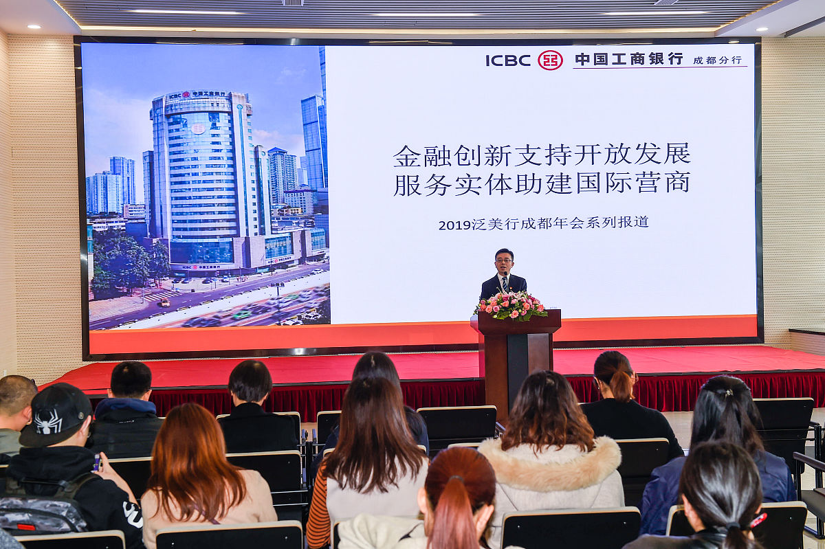 业务提升会议流程安排主持人：晶晶18月销冠颁奖 杨海星月成6单月入4万➕杨总感言2杨飞杨总与杨海星实场演练3幸运奖3名抽奖 现场点田总 郭总 马总抽4成单的客户帮扶与动销复购复利 刘庆民刘总小结5二等奖抽奖 2名 刘芹总6推崇配合与带动谈单注意事项7一等奖抽奖张总8张总总结9月成单奖励颁布9合影写一段会议开场白