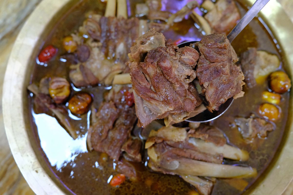 羊蝎子：西北特色美食，美味与药用价值兼具