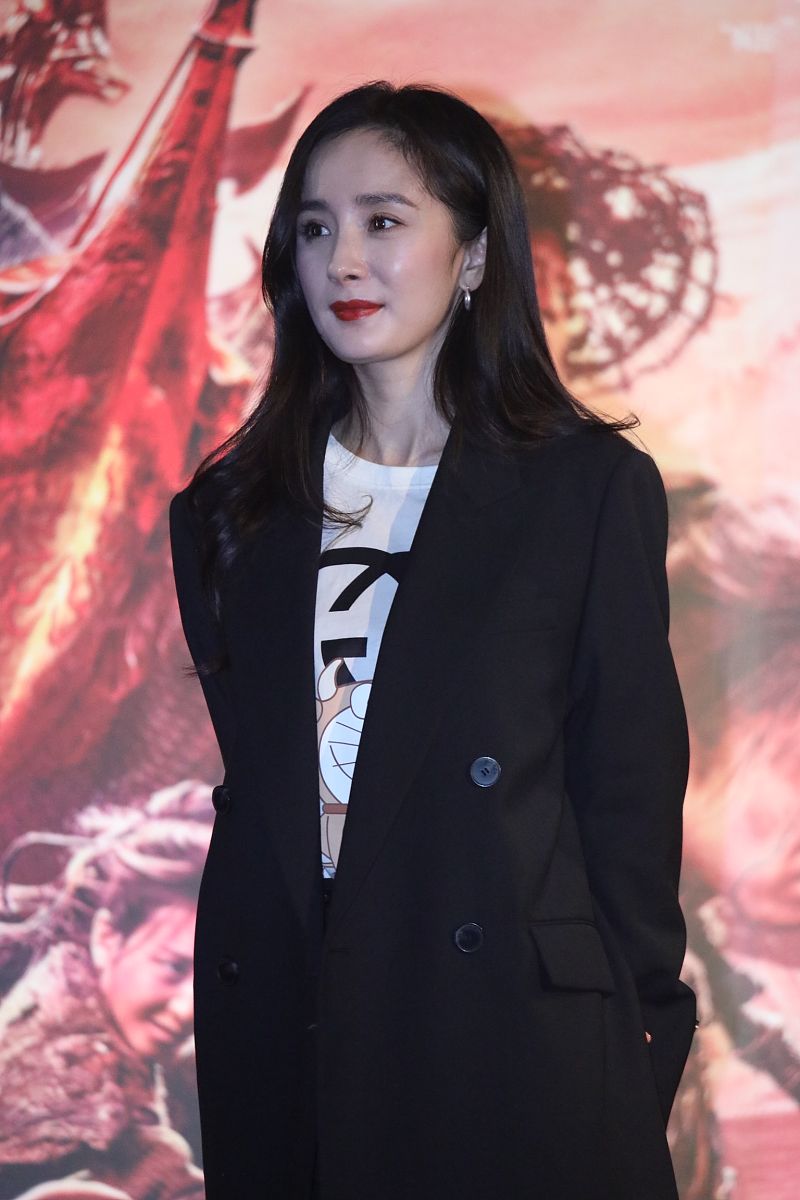 2021年2月25日,上海,杨幂现身《刺杀<strong>小说</strong>家》路演.杨幂