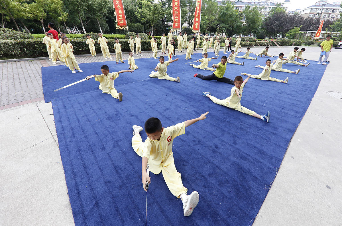 最特别的教官：诗酒花茶、太极瑜伽，这位苏教颠覆我的军旅想象