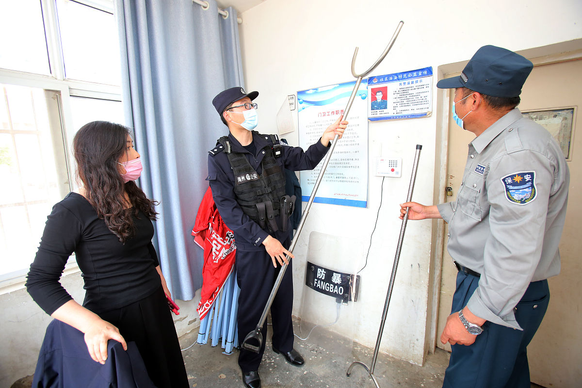 矫正工作案例1王某男16岁因和同学共同偷盗摩托车价值505000元被起诉家庭成员包括继父在广州打工母亲在楚雄市饭店打工姐姐已经结婚在昆明打工。目前王某未读书无业。根据以上情况请写出具体的矫正服务个案计划