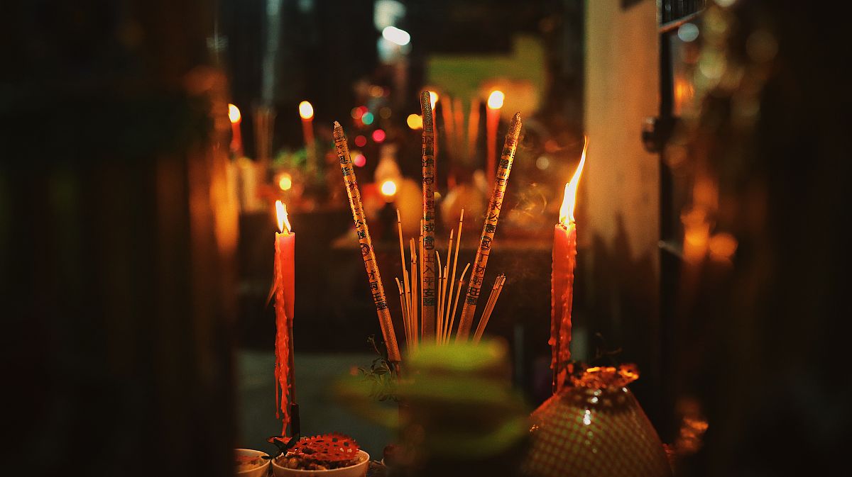 中元节：农历七月十五，祭祀亡灵的日子