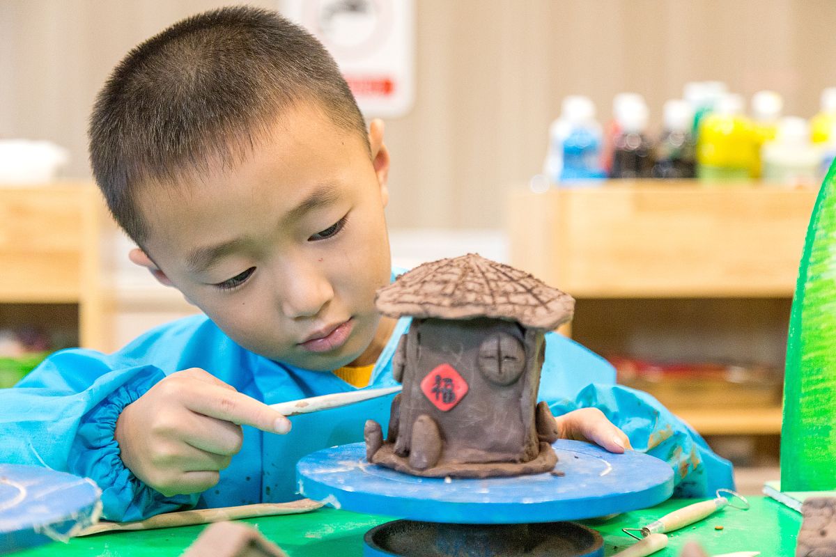 成都幼儿师范学校开设了哪些课程？