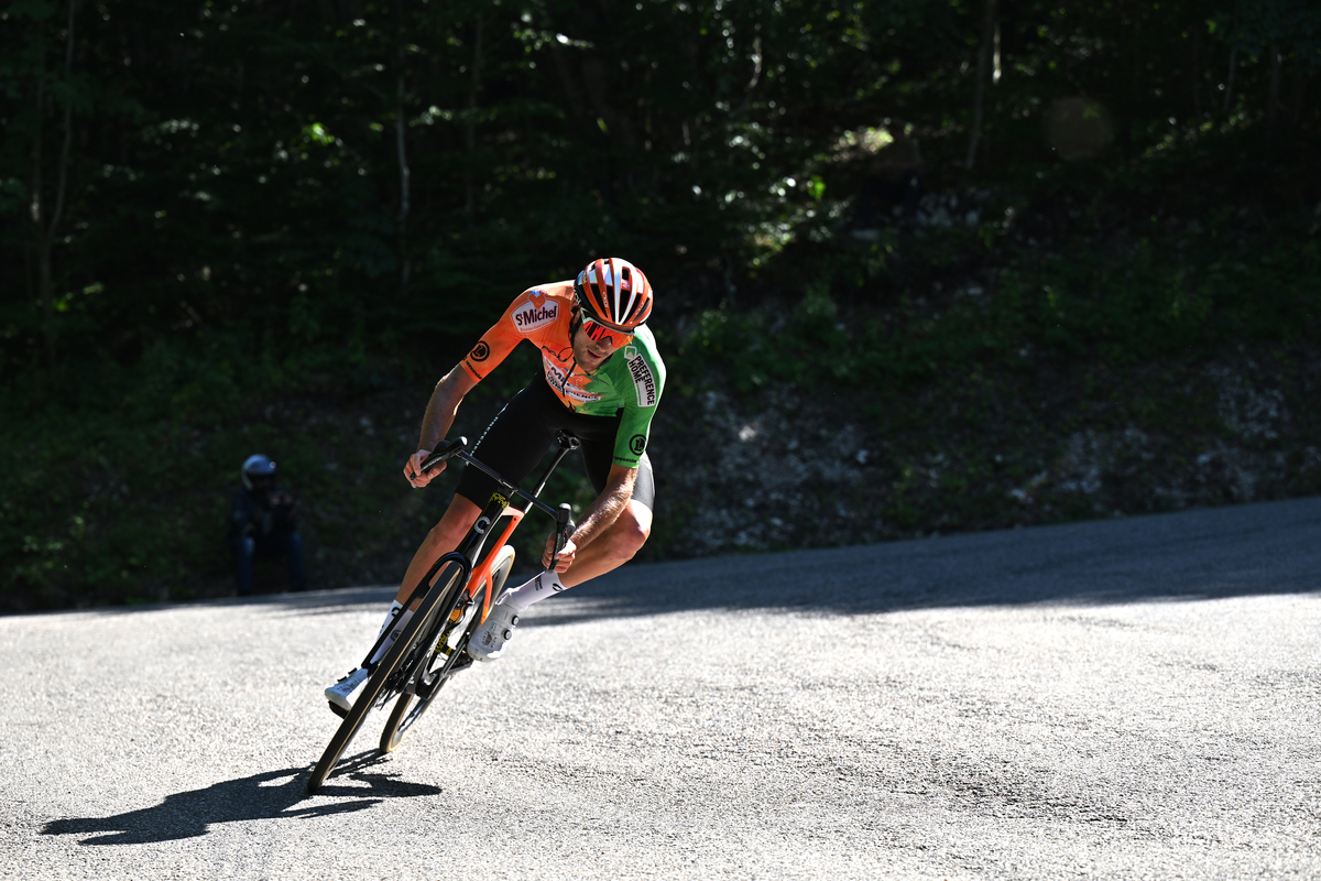 100个英文字符描写骑行鞋推文介绍产品的卖点。