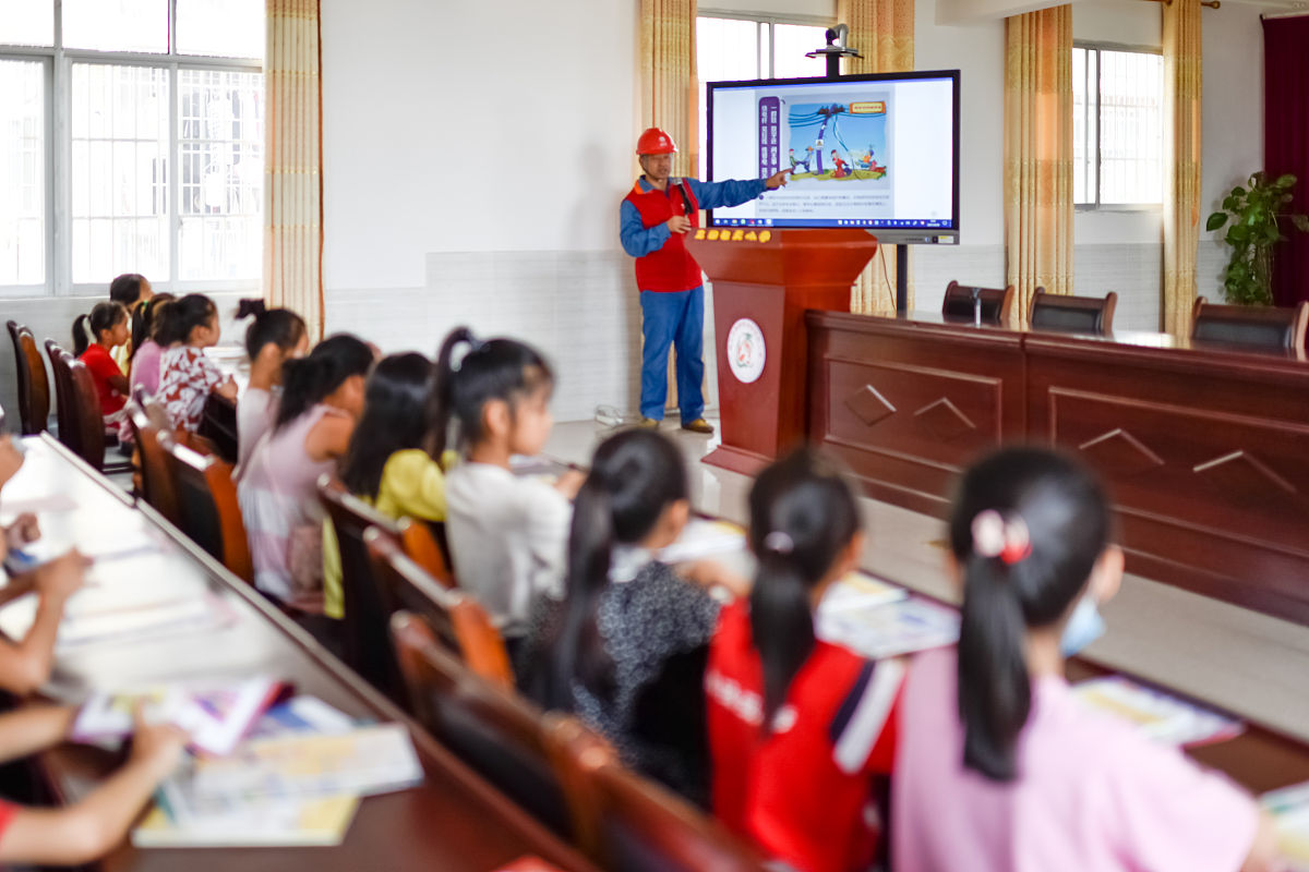 重庆市女子职业高级中学开展2019年学生安全教育宣讲