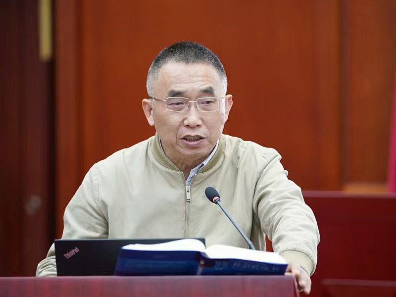 1请结合以上材料并运用马克思主义相关原理原理选择范围：实践与认识的辩证关系、生产力与生产关系的辩证关系、经济基础与上层建筑的辩证关系、改革在社会发展中的作用对上述材料进行评析。请在指定的四个原理中使用两个原理进行分析对这个问题进行补充