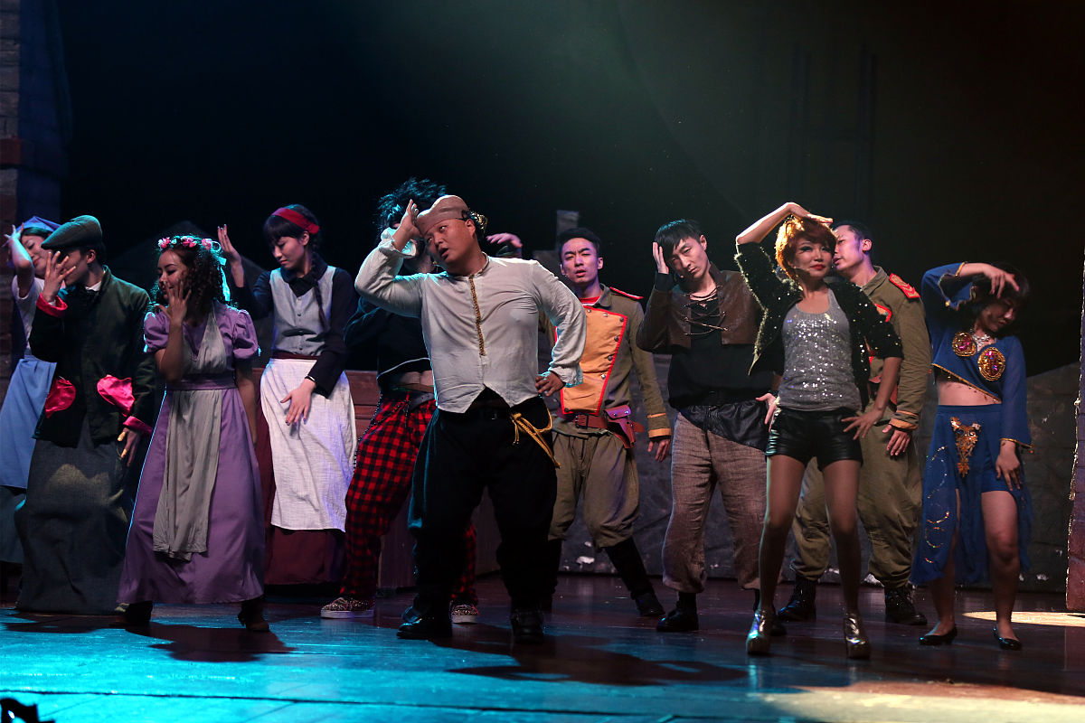 疯马秀：滑稽搞笑的表演形式 - 娱乐您的笑点