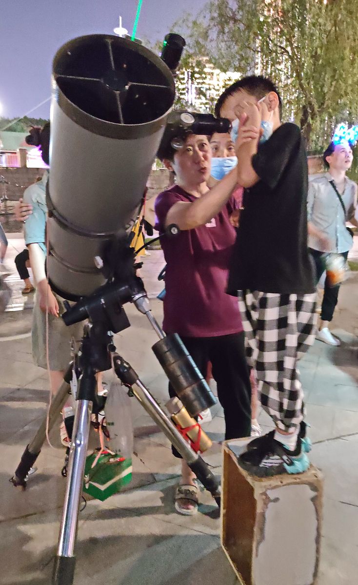 天文望远镜入门设备需要多少钱