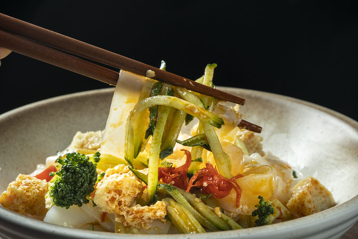 陕西凉皮制作详细过程、以及配方，