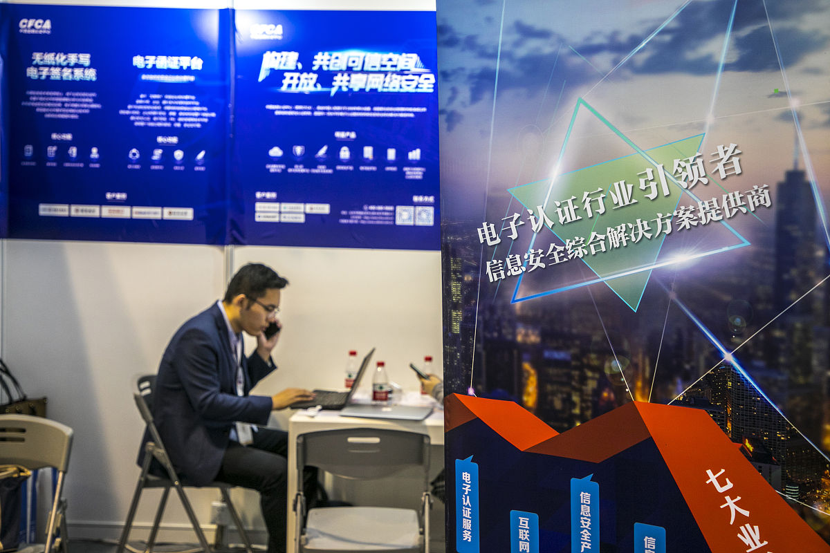 请你以一个大学生获奖者身份写一篇参加互联网＋大学生创新创业大赛获奖的创新创业实践报告要求包含实践过程、经验总结、心得反思三个基本点字数8000字