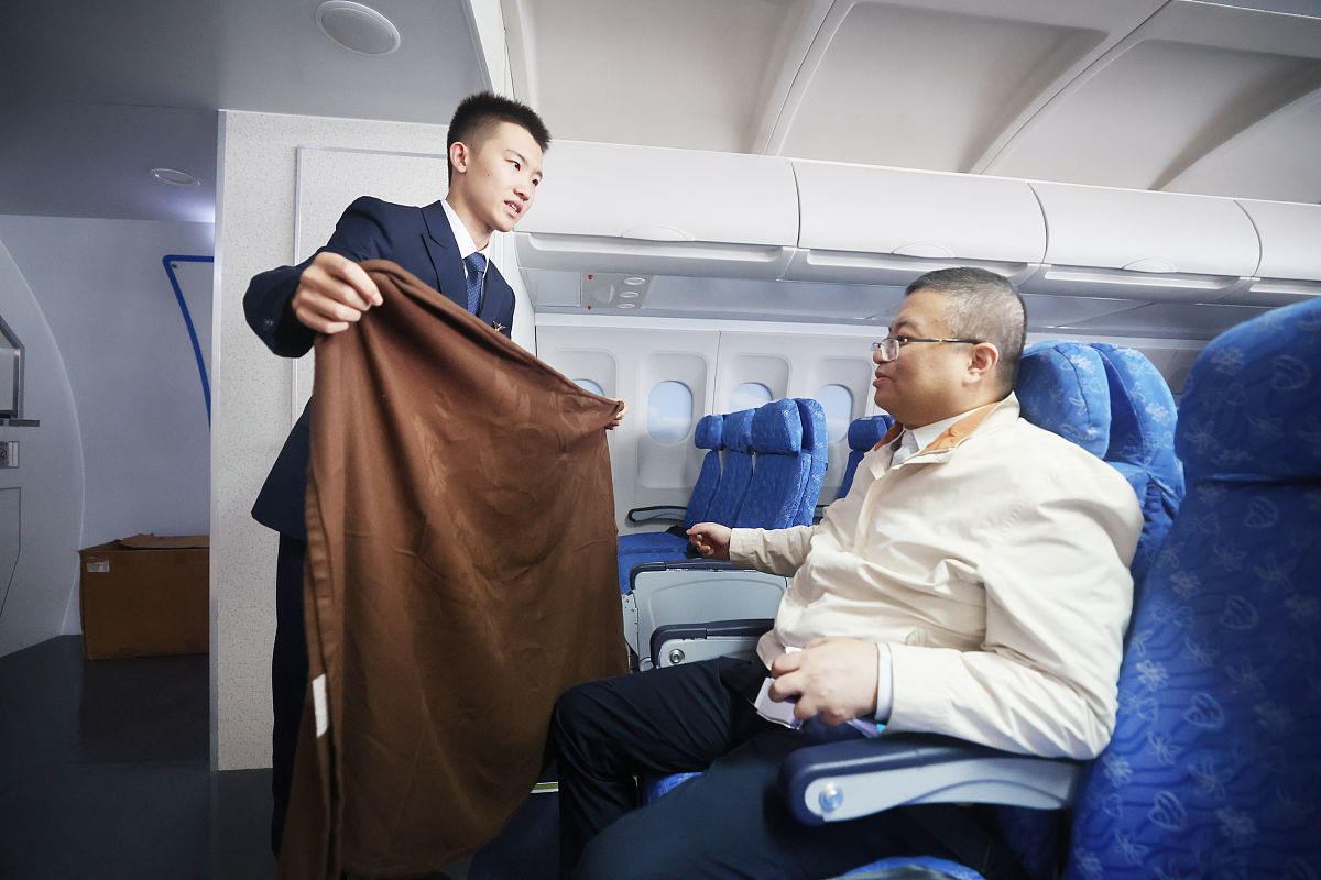 成都航空学校招生初中毕业生：优势与劣势分析