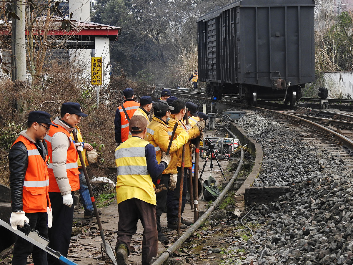 成都铁路工程学校2019-铁道施工与养护招生
