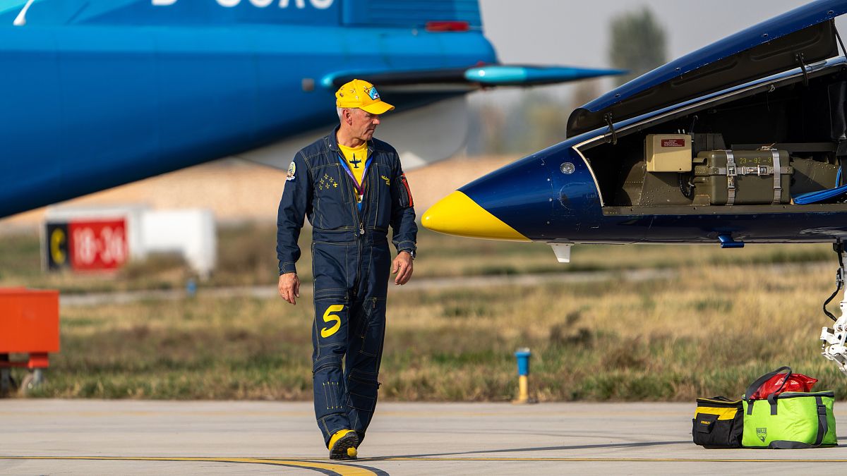 克服恐惧，紧急迫降：一位飞行员的勇气故事