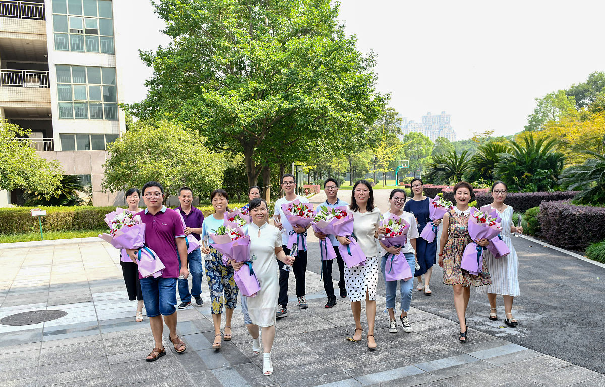 为重庆科学城康居西城小学校党总支书记写一篇在第39个教师节庆祝暨表彰大会上的讲话致辞要求文笔优美、内容深刻、情感真挚讲话时长3分钟