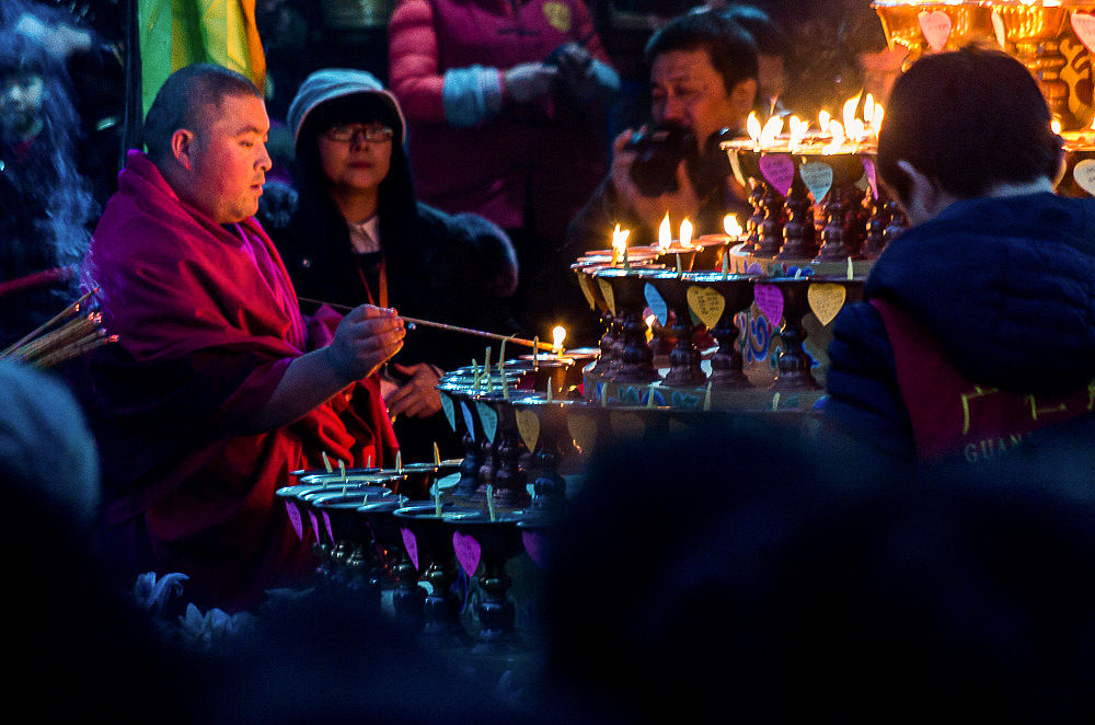 以真的会有人不主动联系自己暗恋的人吗？为题重新编写标题写一篇1100字文章