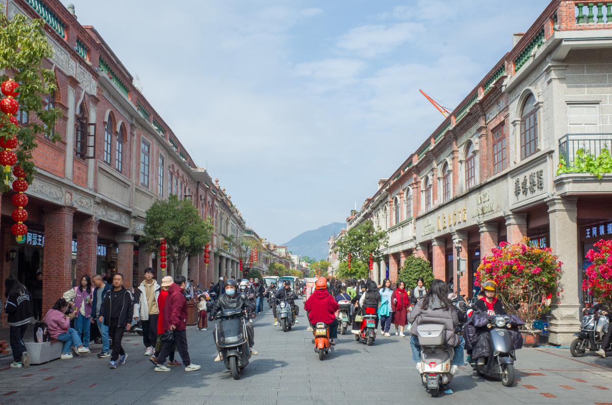 泉州西街景点介绍?两旁是古色古香的建筑,仿佛穿越回了古代