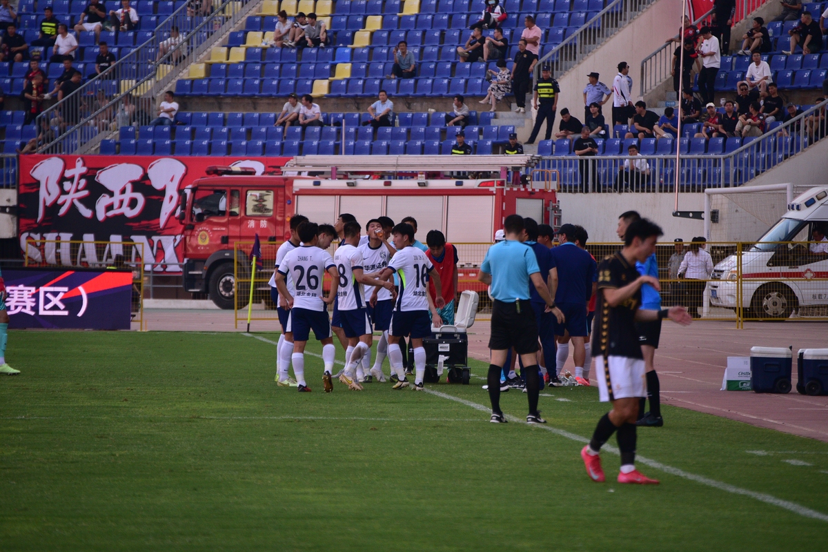 《阳光体育大联赛——足球赛暨第二届狂飙杯立信超级联赛》公众号通讯稿