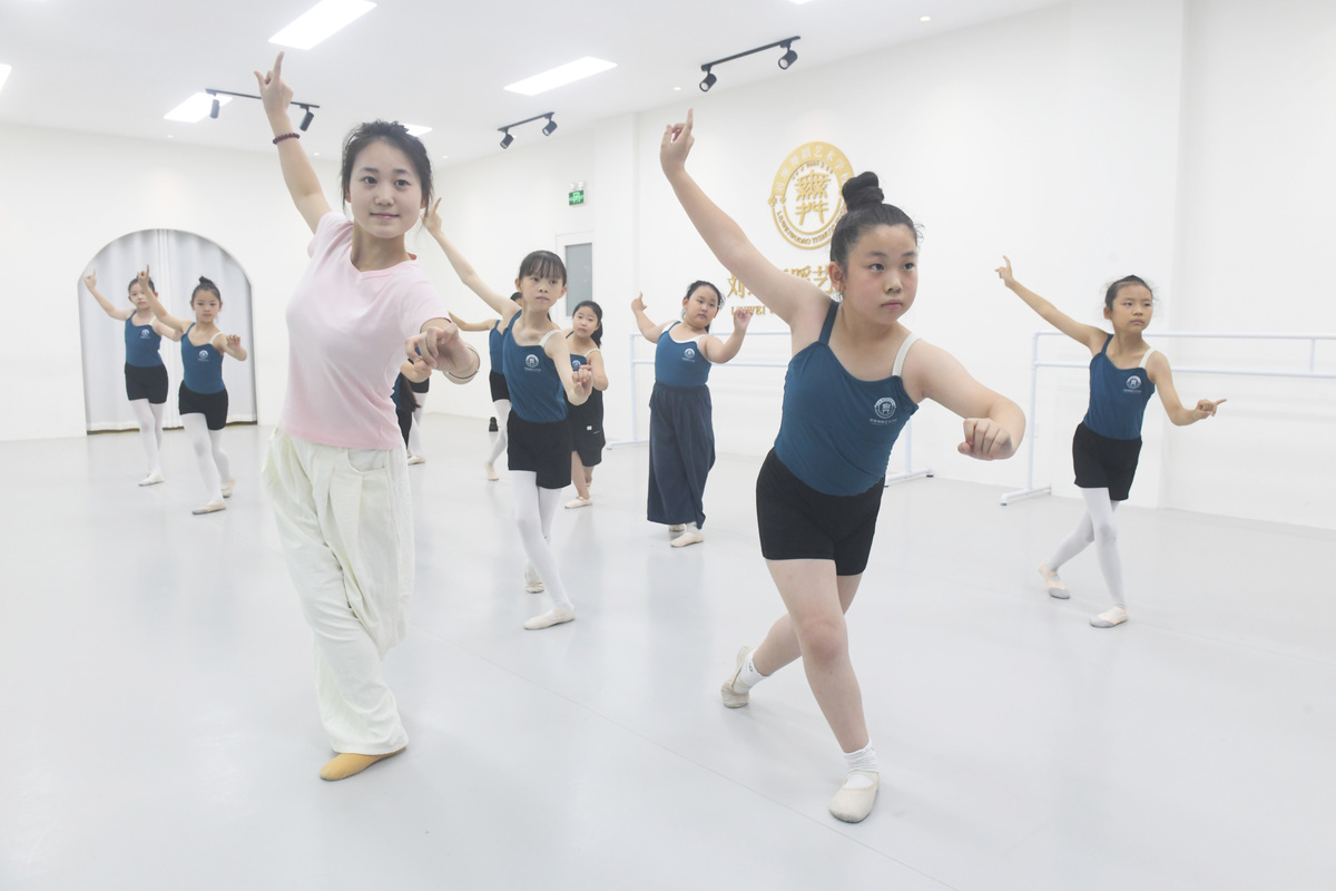 2023年女生学习舞蹈表演专业就业前景分析：机遇与挑战并存