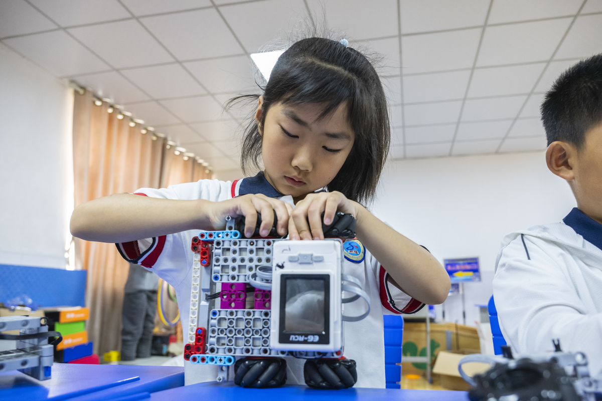 科创实验室：激发创新潜能，助力学生成长