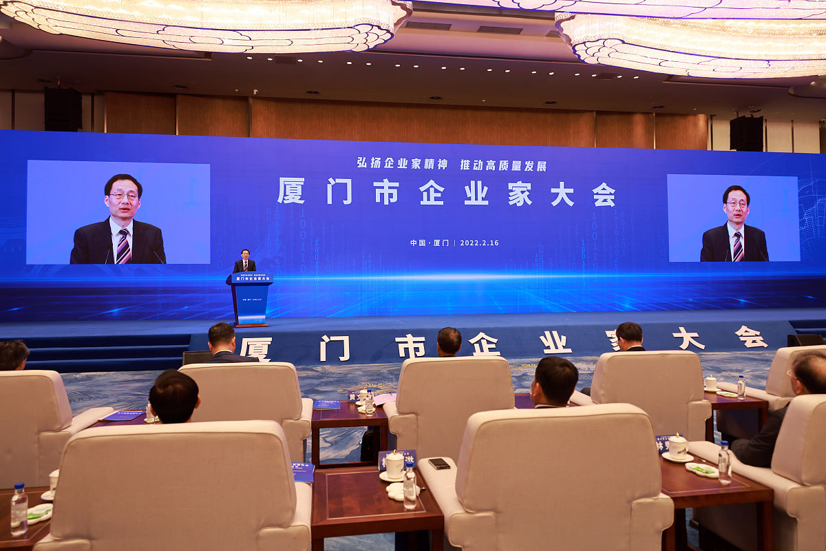 你好您好！有什么可以帮到您呢？写一个表态发言升职的。