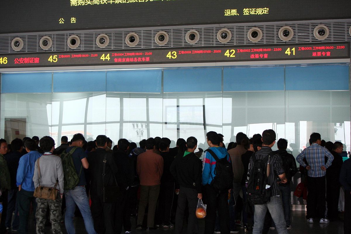 车站可承载人数计算方法：基于实时人数的准确评估