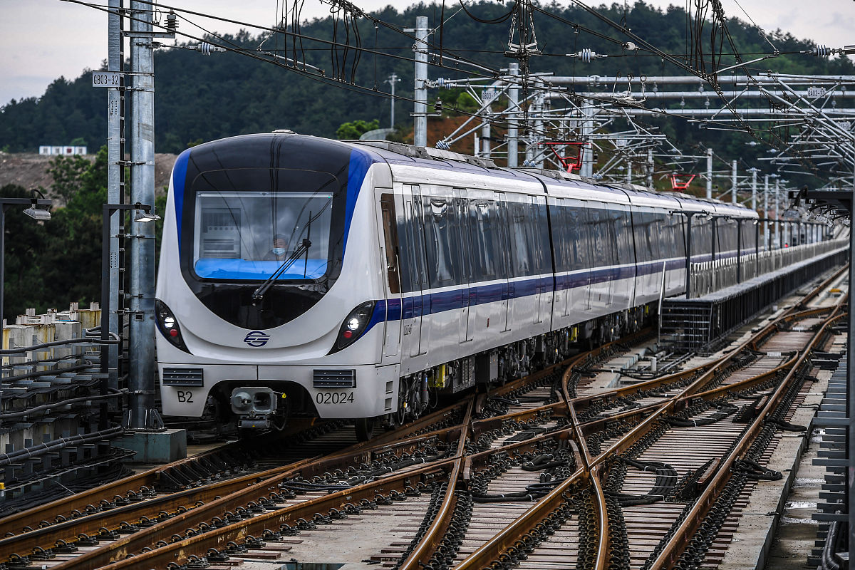 贵阳轻轨学校五年制大专就业前景分析：轨道交通、城市规划、机械制造等多个选择