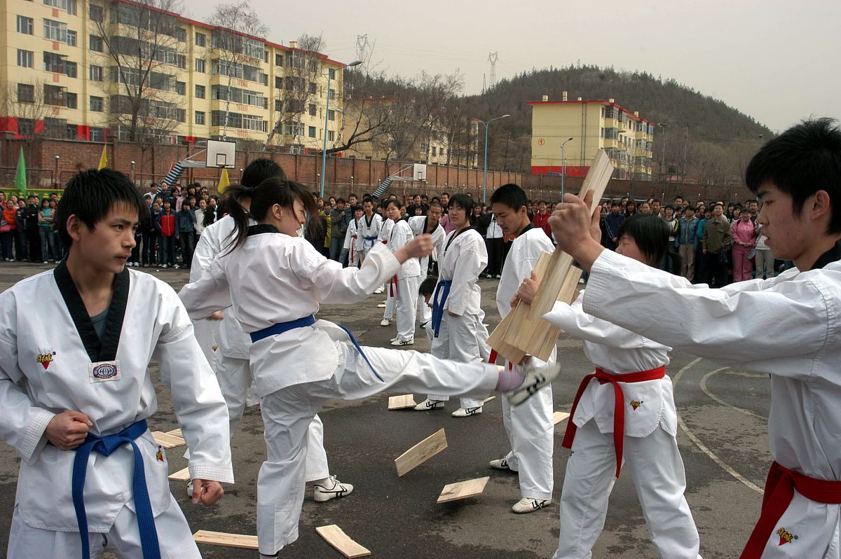 峨眉山文武学校休闲体育服务与管理专业：就业前景与课程设置分析