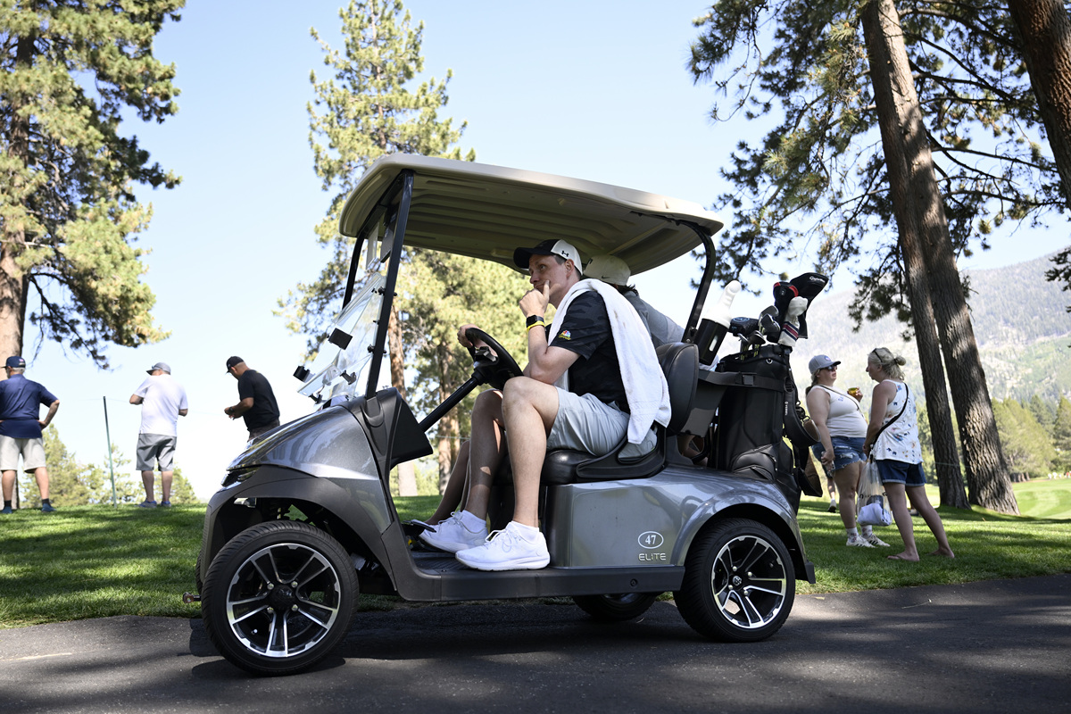 电动观光车前置前驱 VS 中置后驱：哪种更适合你？