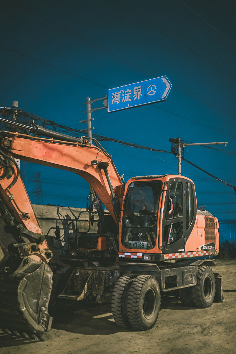 兰州学挖掘机和装载机哪个好怎么样？