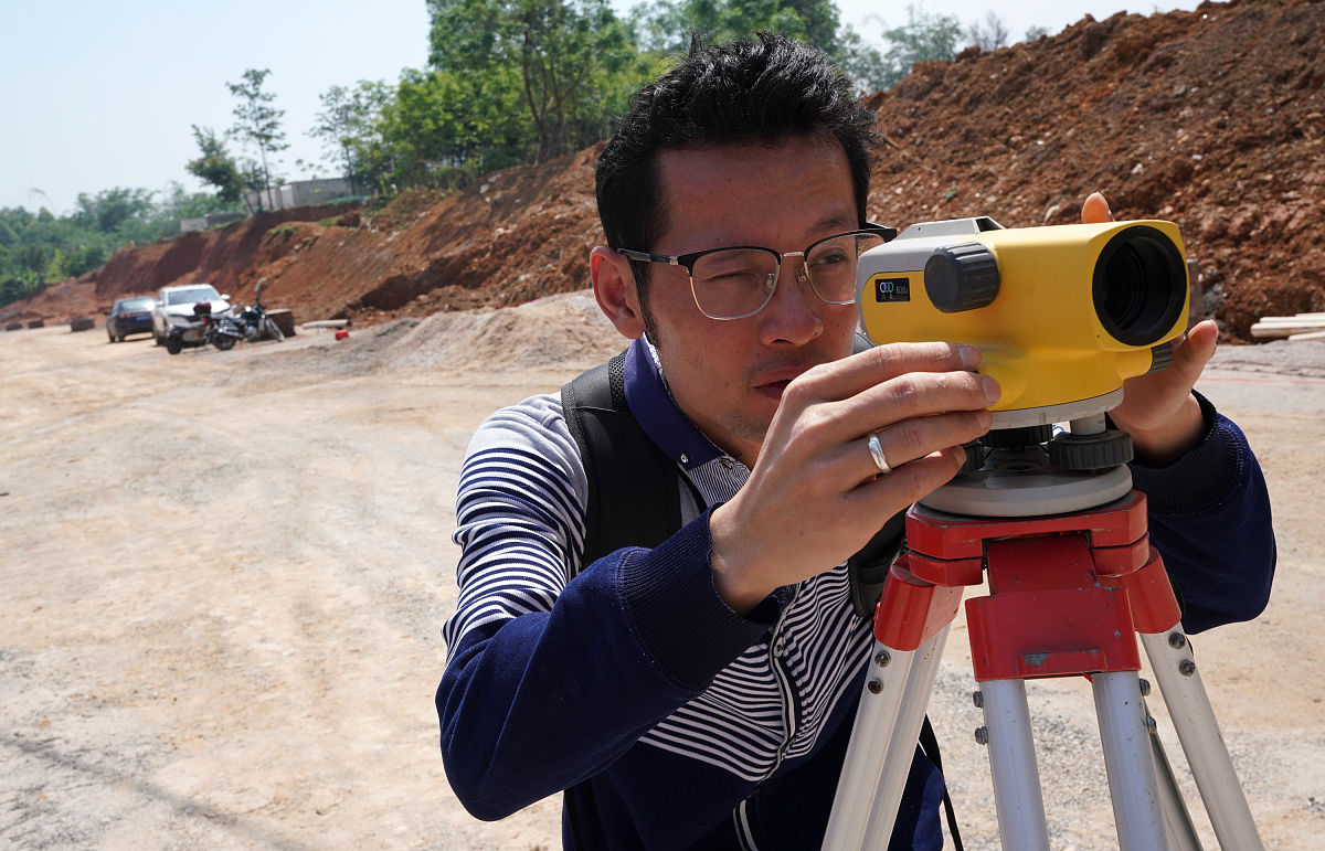 测量学实训：经纬仪、水准仪、导线测量、四等水准测量、全站仪放样