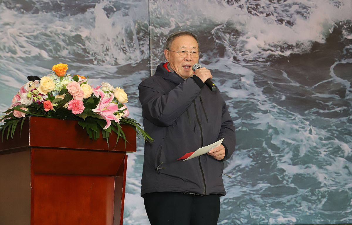 2021年12月5日,北京,海军原政委胡彦林上将宣布"大海情怀 海军十家书