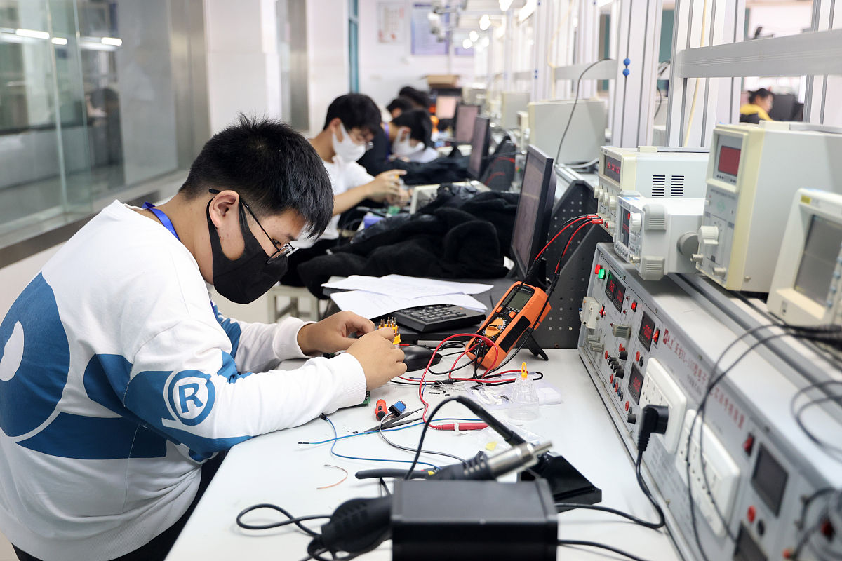 慈利县信息工程学校机器人操作与调试专业介绍