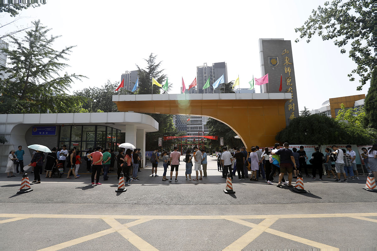 重庆轻轨学校学习生活环境如何