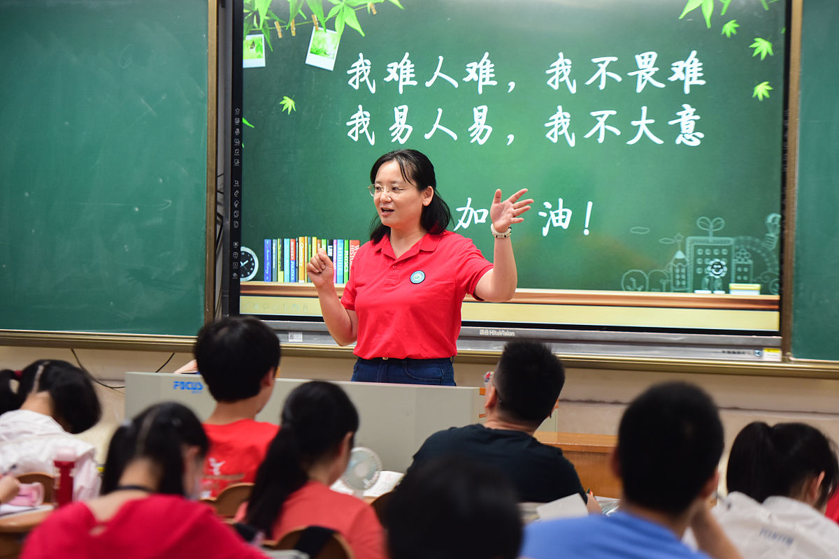 英语老师教书育人四个典型事例：新时代师德师风的体现