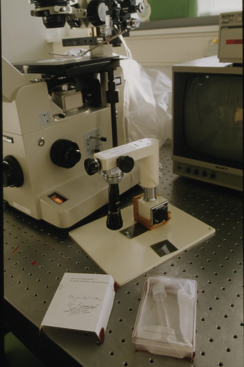 晶圆厚度检测：显微测量法详解及工具显微镜操作