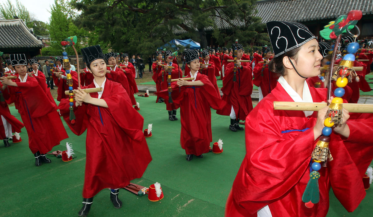 2011年5月11日,韩国成均馆在大成殿举行春季释奠大祭.作为第85号重要