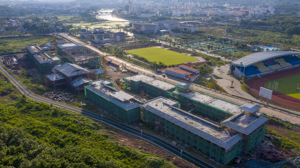 成都金海洋创意产业职业技术学校专业介绍：平面设计、动画制作等